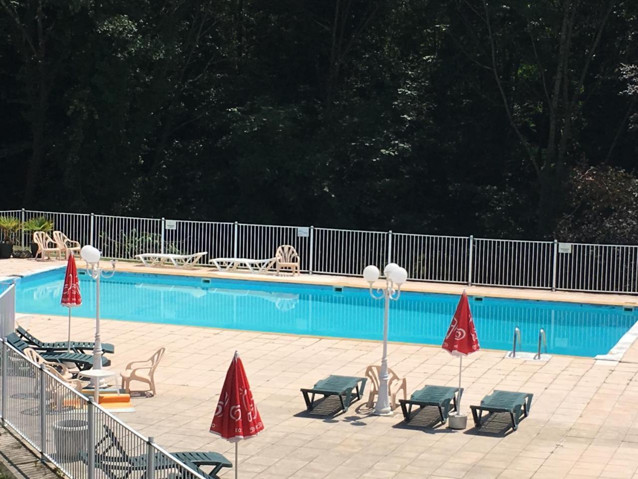 Les Et Parc De Paletès Hotel *